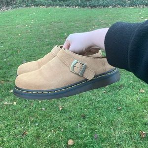 Dr Martens Isham Clog in Beige USM9